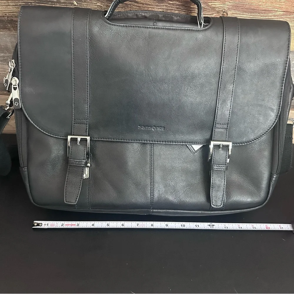 Samsonite Black Leather Flapover Business Case Double‎ Gusset Fits 15.6 Laptop
